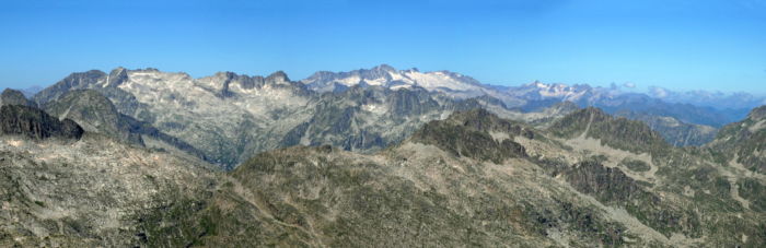 Pico de Aneto (3404m) view